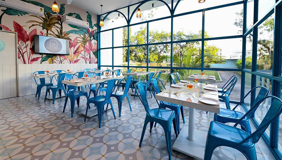 TIF – Zostel Kranti Chowk | Restaurant Design