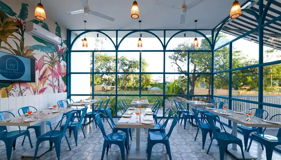 TIF – Zostel Kranti Chowk | Restaurant Design